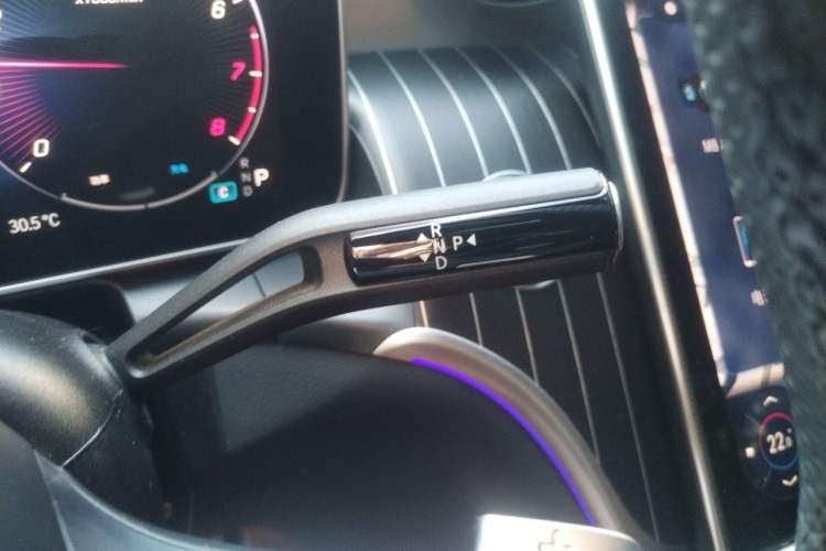 Used Mercedes-Benz GLC 2024 GLC 300 L 4MATIC Dynamic Edition 5-seater Gear Lever
