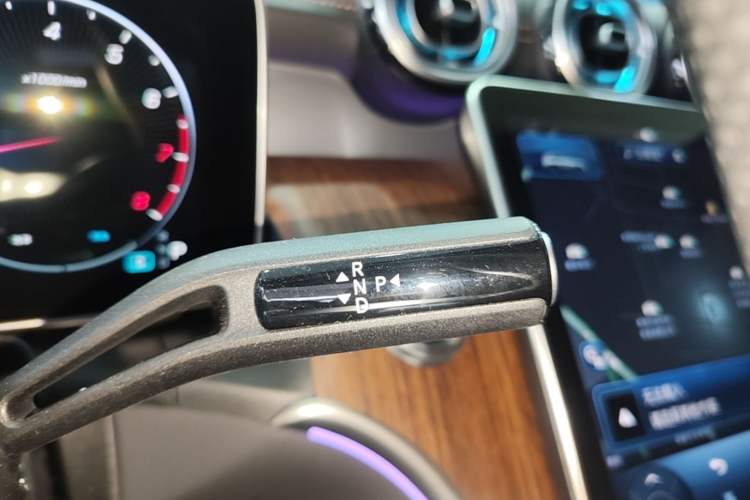 Used Mercedes-Benz GLC 2024 Refreshed GLC 300 L 4MATIC Dynamic Version 7-Seater Gear Lever