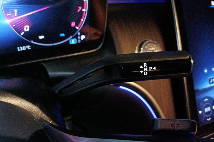 Used Mercedes-Benz GLC 2024 GLC 300 L 4MATIC Dynamic Edition 5-seater Gear Lever