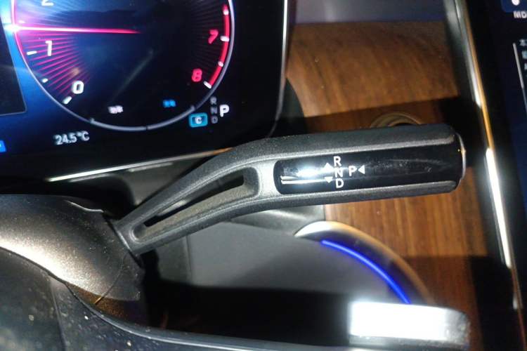 Used Mercedes-Benz GLC 2024 GLC 300 L 4MATIC Dynamic Edition 5-seater Gear Lever