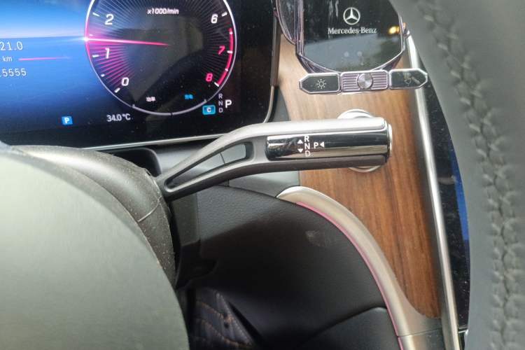 Used Mercedes-Benz GLC 2024 Refreshed GLC 300 L 4MATIC Dynamic Version 5 Seats Gear Lever