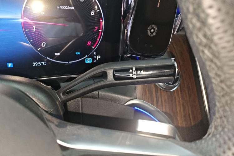 Used Mercedes-Benz GLC 2024 GLC 300 L 4MATIC Dynamic Edition 7-seater Gear Lever