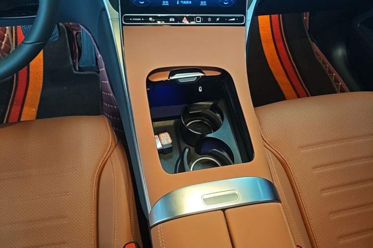 Used Mercedes-Benz GLC 2024 GLC 260 L 4MATIC Dynamic Edition 5-seater Gear Lever