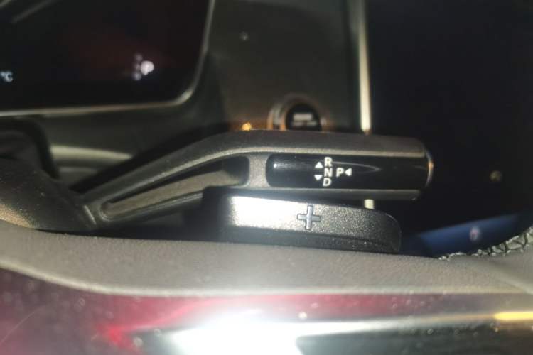 Used Mercedes-Benz GLC 2024 GLC 260 L 4MATIC Dynamic Edition 5-seater Gear Lever