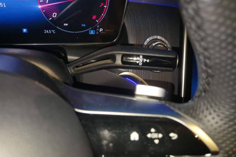 Used Mercedes-Benz GLC 2024 Facelifted GLC 260 L 4MATIC Luxury Version 5 Seats Gear Lever