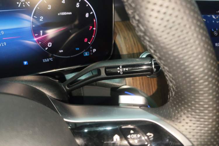 Used Mercedes-Benz GLC 2024 GLC 300 L 4MATIC Dynamic Edition 5-seater Gear Lever