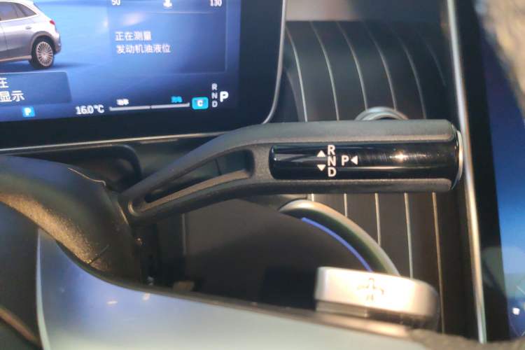 Used Mercedes-Benz GLC 2024 Refreshed GLC 300 L 4MATIC Dynamic Version 5 Seats Gear Lever