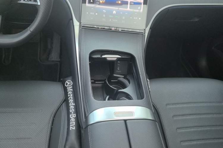 Used Mercedes-Benz GLC 2024 GLC 260 L 4MATIC Luxury Model 5 Seats Gear Lever