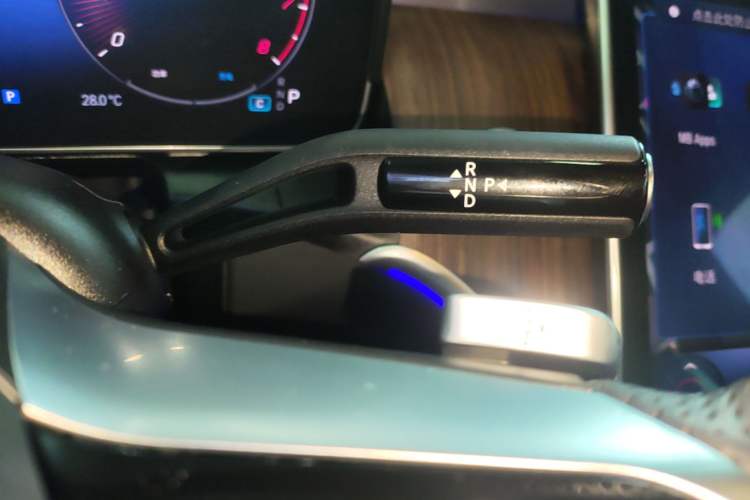 Used Mercedes-Benz GLC 2024 GLC 300 L 4MATIC Dynamic Edition 5-seater Gear Lever