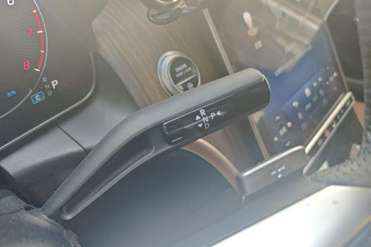 Used Mercedes-Benz GLC 2024 GLC 300 L 4MATIC Dynamic Edition 7-seater Gear Lever