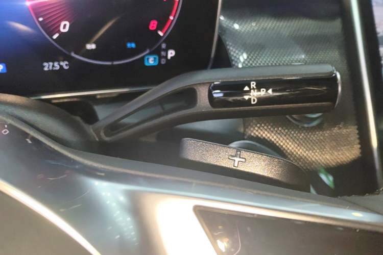 Used Mercedes-Benz GLC 2024 GLC 260 L 4MATIC Dynamic Edition 5-seater Gear Lever