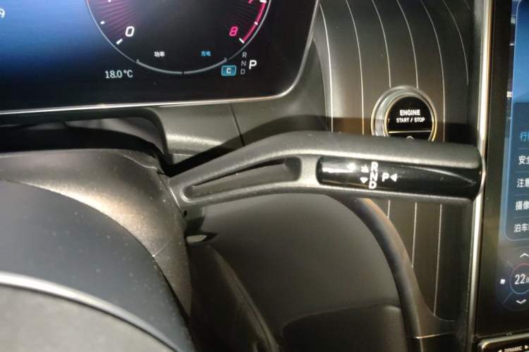 Used Mercedes-Benz GLC 2024 GLC 300 L 4MATIC Luxury Model 5 Seats Gear Lever