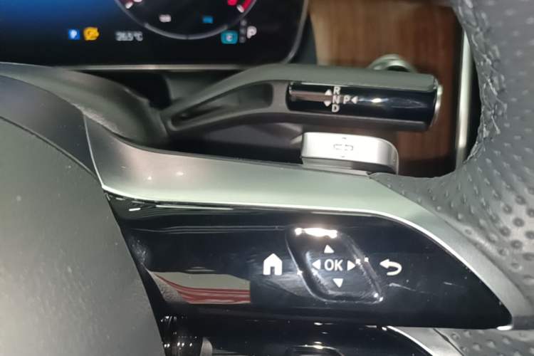 Used Mercedes-Benz GLC 2024 GLC 300 L 4MATIC Dynamic Edition 5-seater Gear Lever