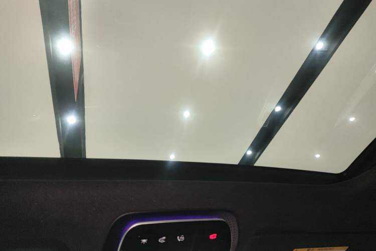 Used Mercedes-Benz GLC 2024 Facelifted GLC 260 L 4MATIC Luxury Version 5 Seats Headliner