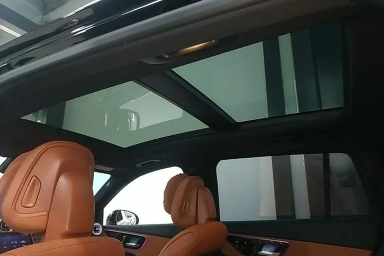 Used Mercedes-Benz GLC 2024 Facelifted GLC 260 L 4MATIC Luxury Version 5 Seats Headliner