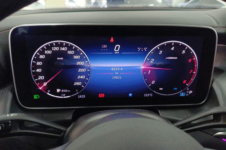 Used Mercedes-Benz GLC 2024 Facelifted GLC 260 L 4MATIC Luxury Version 5 Seats Instrument Cluster