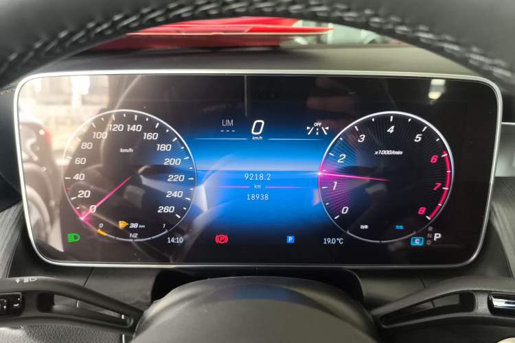 Used Mercedes-Benz GLC 2024 GLC 260 L 4MATIC Luxury Model 5 Seats Instrument Cluster
