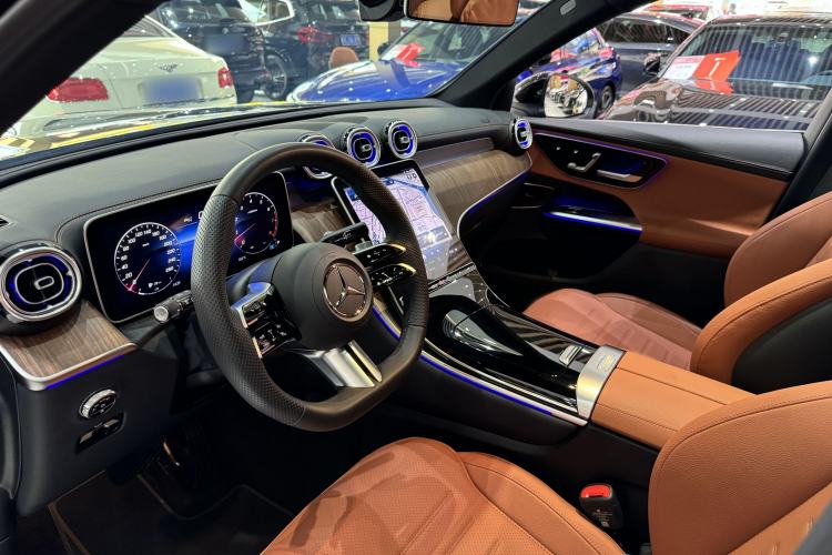 Used Mercedes-Benz GLC 2024 Refreshed GLC 300 L 4MATIC Dynamic Version 5 Seats Interior 1