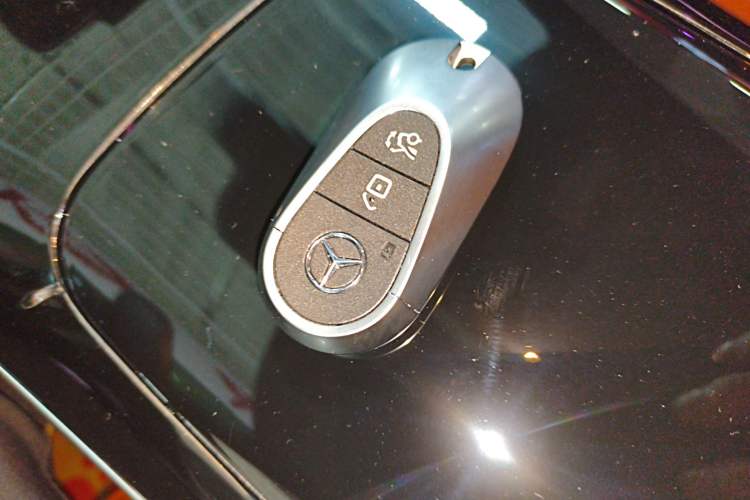 Used Mercedes-Benz GLC 2024 Facelifted GLC 260 L 4MATIC Luxury Version 5 Seats Interior 1