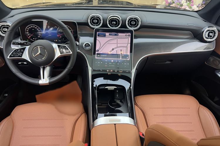 Used Mercedes-Benz GLC 2024 GLC 260 L 4MATIC Dynamic Edition 5-seater Interior 1