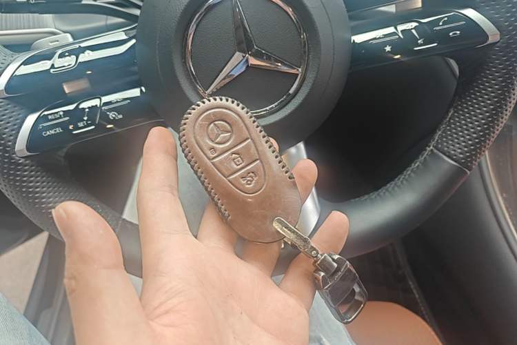 Used Mercedes-Benz GLC 2024 Facelifted GLC 260 L 4MATIC Luxury Version 5 Seats Interior 1