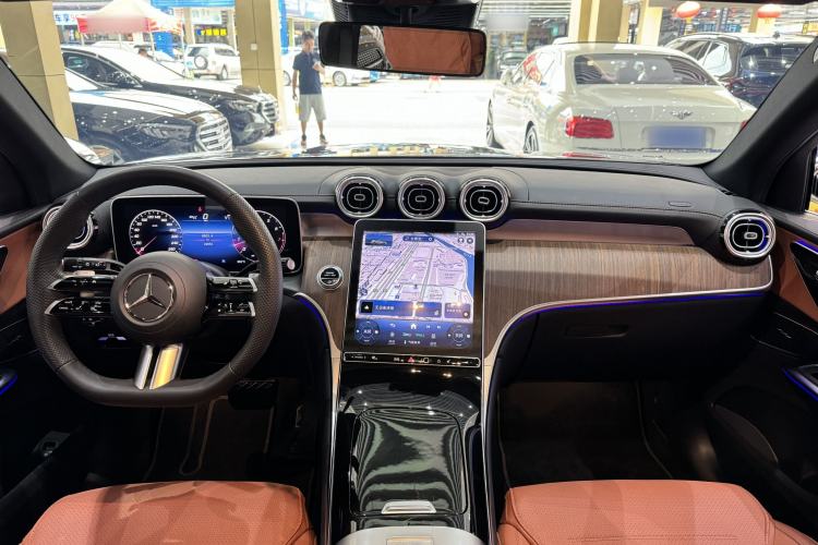 Used Mercedes-Benz GLC 2024 Refreshed GLC 300 L 4MATIC Dynamic Version 5 Seats Interior 2