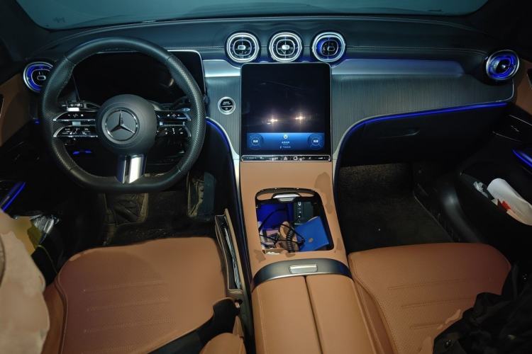 Used Mercedes-Benz GLC 2024 GLC 260 L 4MATIC Luxury Model 5 Seats Interior 2