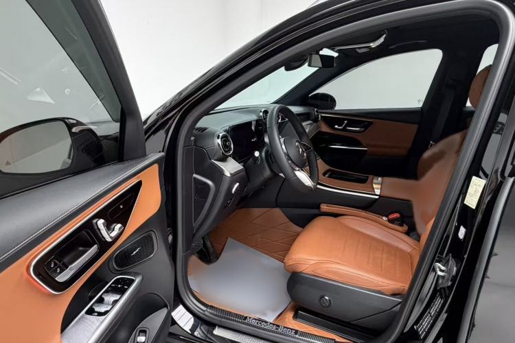 Used Mercedes-Benz GLC 2024 GLC 260 L 4MATIC Dynamic Edition 5-seater Interior 2