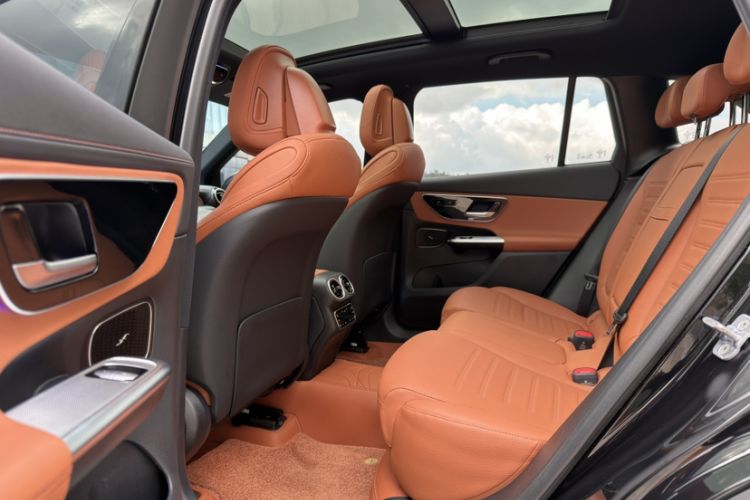 Used Mercedes-Benz GLC 2024 GLC 260 L 4MATIC Dynamic Edition 5-seater Interior 2