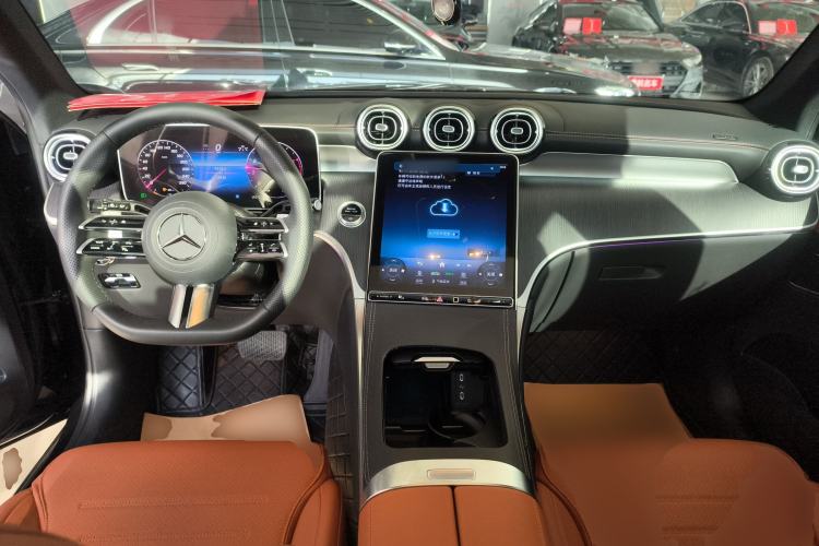 Used Mercedes-Benz GLC 2024 GLC 260 L 4MATIC Luxury Model 5 Seats Interior 2