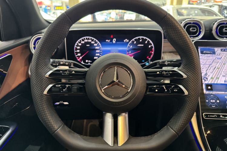 Used Mercedes-Benz GLC 2024 Refreshed GLC 300 L 4MATIC Dynamic Version 5 Seats Interior 3