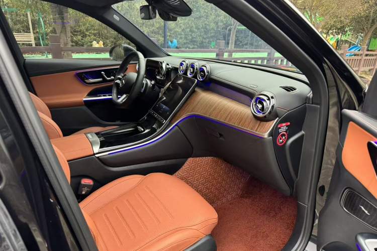 Used Mercedes-Benz GLC 2024 Refreshed GLC 300 L 4MATIC Dynamic Version 5 Seats Interior 3