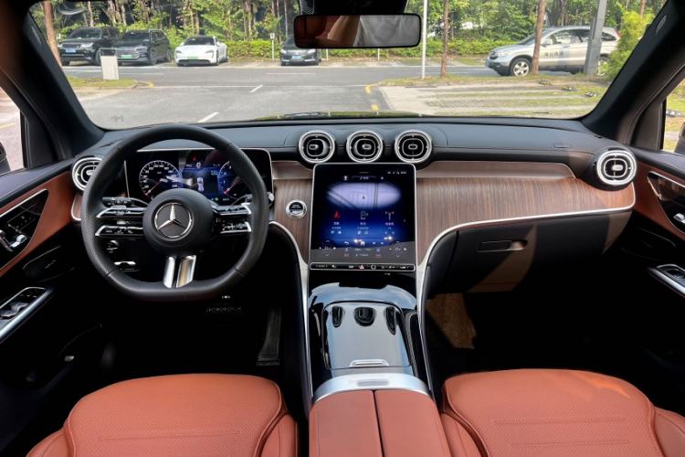 Used Mercedes-Benz GLC 2024 Refreshed GLC 300 L 4MATIC Dynamic Version 7-Seater Interior 3