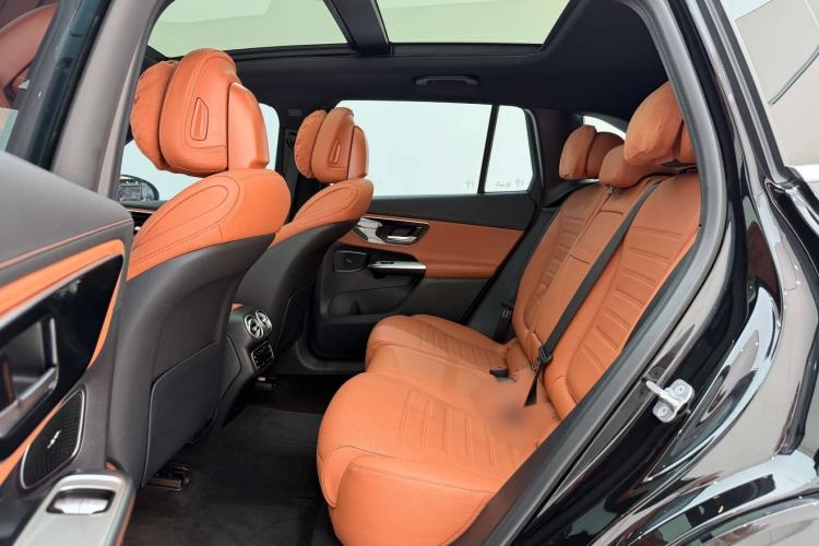 Used Mercedes-Benz GLC 2024 GLC 260 L 4MATIC Luxury Model 5 Seats Interior 3