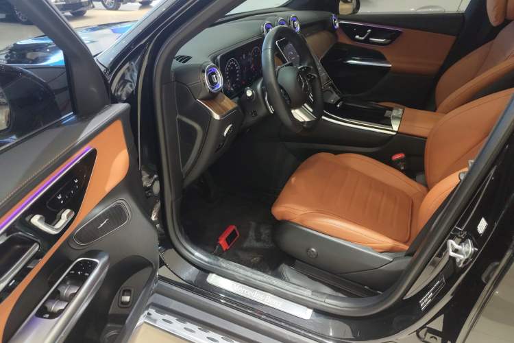 Used Mercedes-Benz GLC 2024 GLC 300 L 4MATIC Dynamic Edition 5-seater Interior 3
