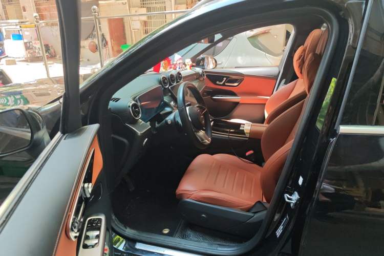 Used Mercedes-Benz GLC 2024 GLC 260 L 4MATIC Dynamic Edition 5-seater Interior 3