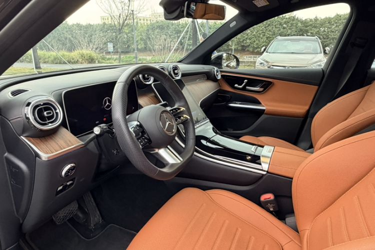 Used Mercedes-Benz GLC 2024 Refreshed GLC 300 L 4MATIC Dynamic Version 5 Seats Interior 4