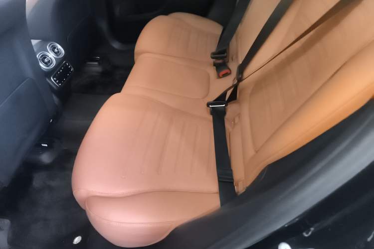 Used Mercedes-Benz GLC 2024 Refreshed GLC 300 L 4MATIC Dynamic Version 5 Seats Interior 4