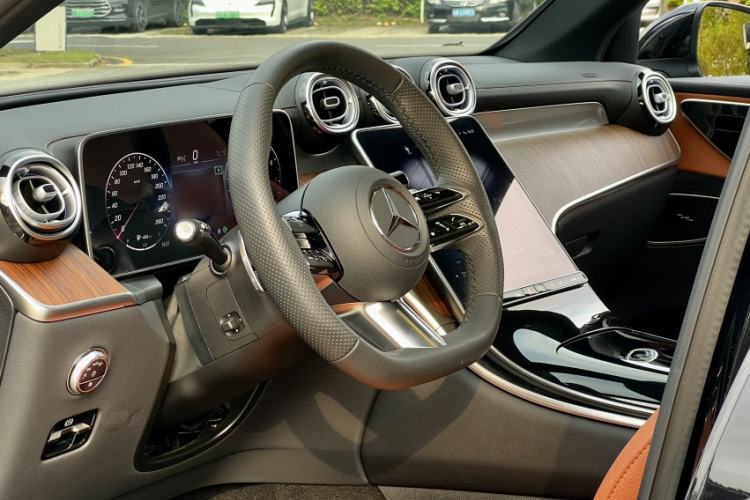 Used Mercedes-Benz GLC 2024 Refreshed GLC 300 L 4MATIC Dynamic Version 7-Seater Interior 6