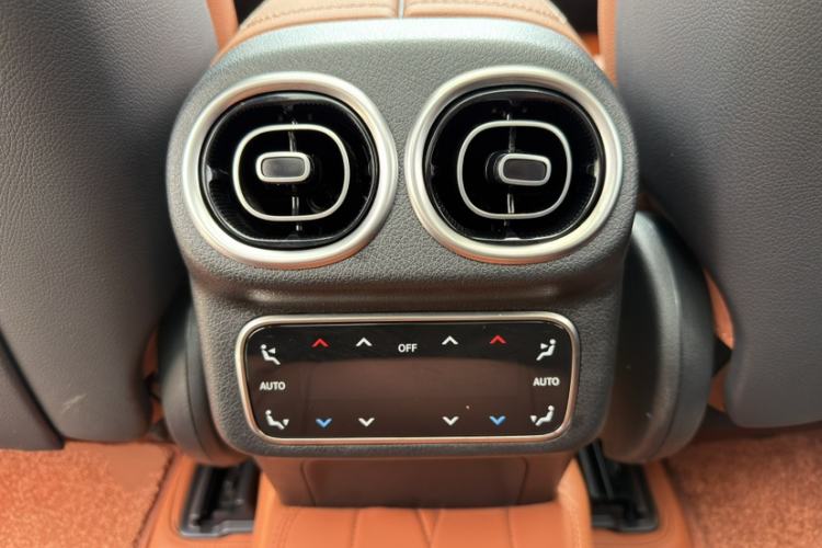 Used Mercedes-Benz GLC 2024 GLC 260 L 4MATIC Dynamic Edition 5-seater Interior 6