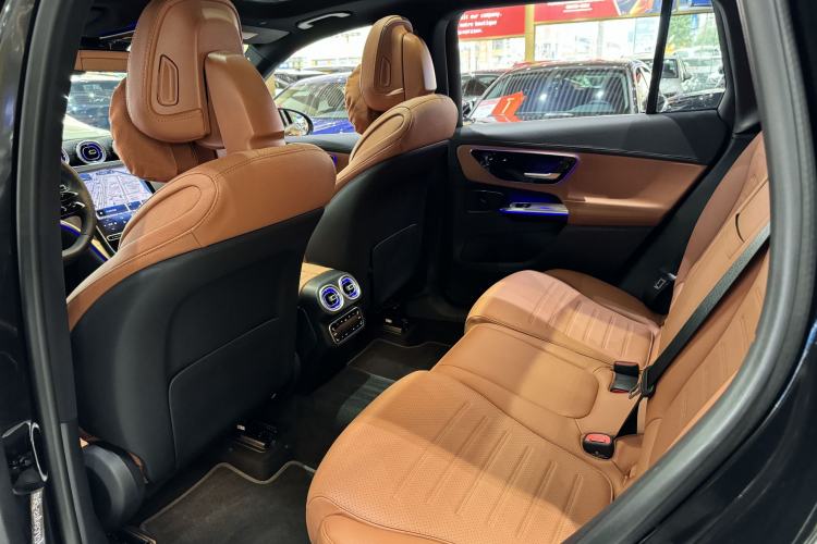 Used Mercedes-Benz GLC 2024 Refreshed GLC 300 L 4MATIC Dynamic Version 5 Seats Interior 8