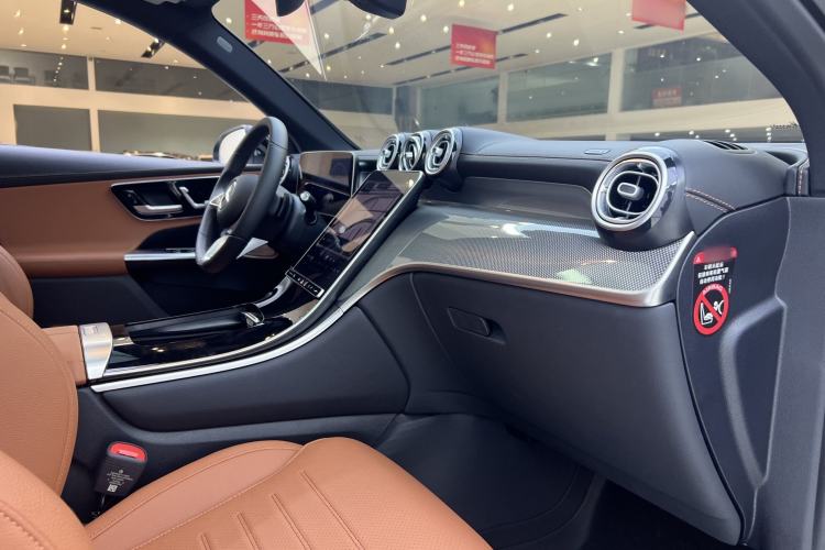 Used Mercedes-Benz GLC 2024 GLC 260 L 4MATIC Dynamic Edition 5-seater Interior 9
