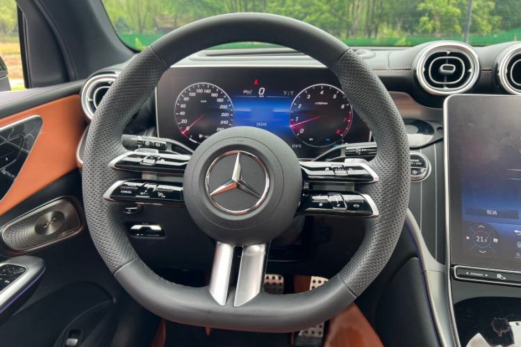 Used Mercedes-Benz GLC 2024 GLC 300 L 4MATIC Luxury Model 5 Seats Interior 9