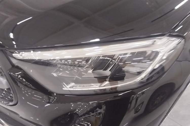 Used Mercedes-Benz GLC 2024 Facelifted GLC 260 L 4MATIC Luxury Version 5 Seats Left Front Headlight
