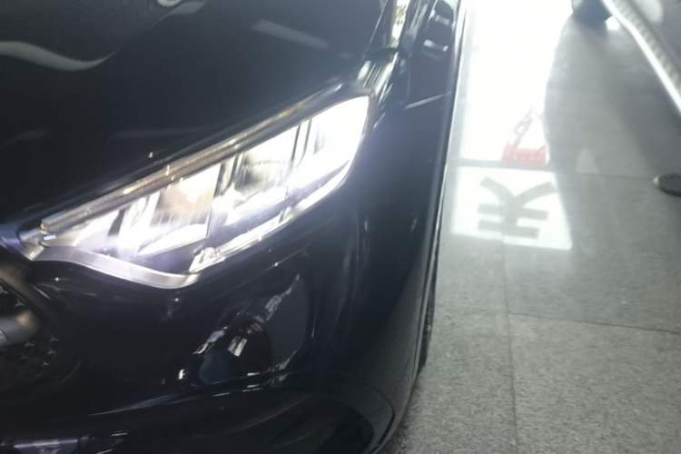 Used Mercedes-Benz GLC 2024 Refreshed GLC 260 L 4MATIC Luxury Version 7-Seater Left Front Headlight