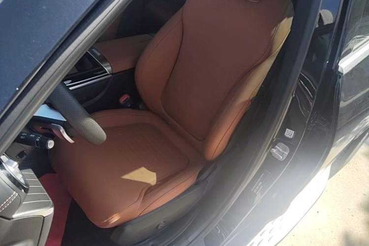 Used Mercedes-Benz GLC 2024 Refreshed GLC 300 L 4MATIC Dynamic Version 5 Seats Left Front Seat