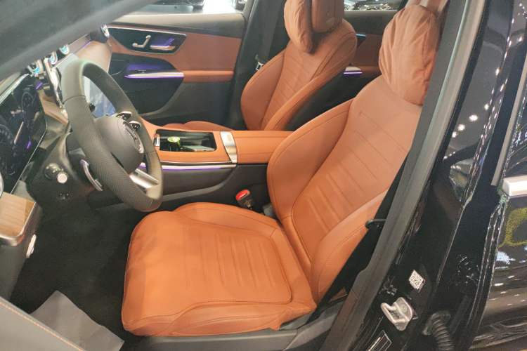 Used Mercedes-Benz GLC 2024 Refreshed GLC 300 L 4MATIC Dynamic Version 5 Seats Left Front Seat