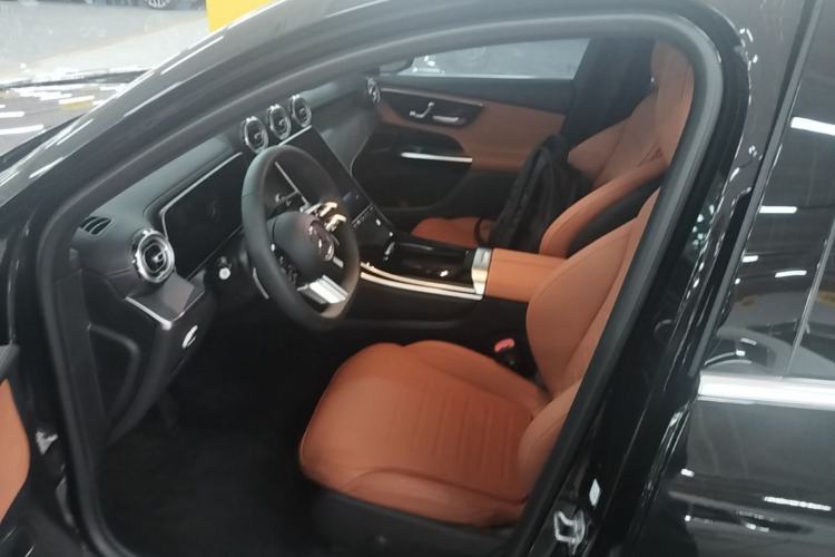 Used Mercedes-Benz GLC 2024 Facelifted GLC 260 L 4MATIC Luxury Version 5 Seats Left Front Seat
