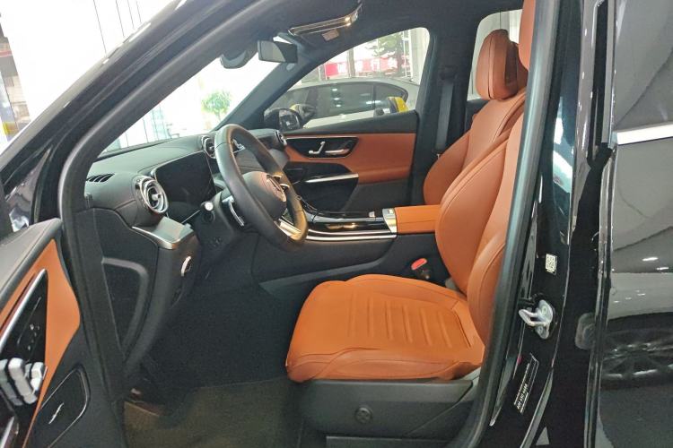 Used Mercedes-Benz GLC 2024 Facelifted GLC 260 L 4MATIC Luxury Version 5 Seats Left Front Seat