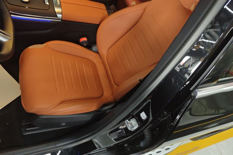 Used Mercedes-Benz GLC 2024 Refreshed GLC 300 L 4MATIC Dynamic Version 5 Seats Left Front Seat